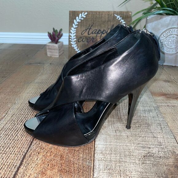 Giuseppe Zanotti
Black Leather Crisscross Ankle Size 38.5 Boots/Booties - Picture 7 of 16